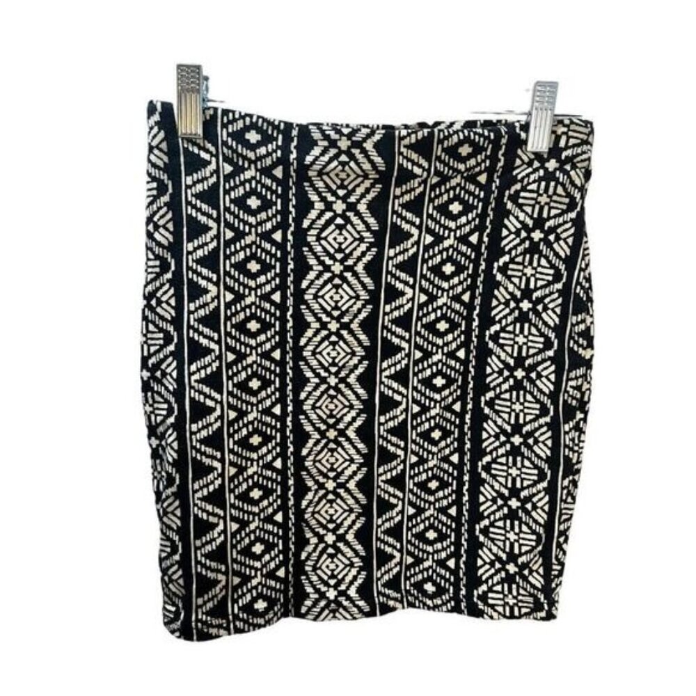 Forever 21 Aztec Mini Skirt Black‎ and White Medium